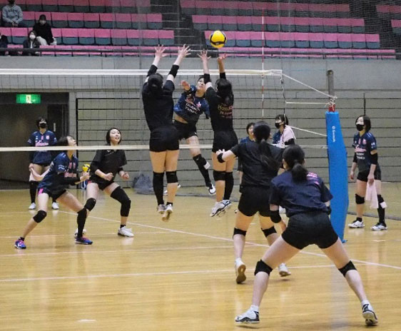 東京女子体育大学・神戸親和女子大学 バレーボール部と練習試合を行いました